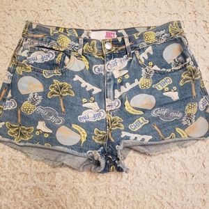Juicy Couture jean shorts sz 28